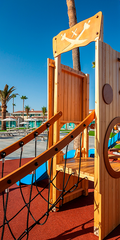  Detalle del parque infantil para niños en Kumara Serenoa en Maspalomas Gran Canaria 